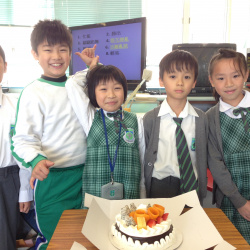2013_11_25 校慶切蛋糕活動